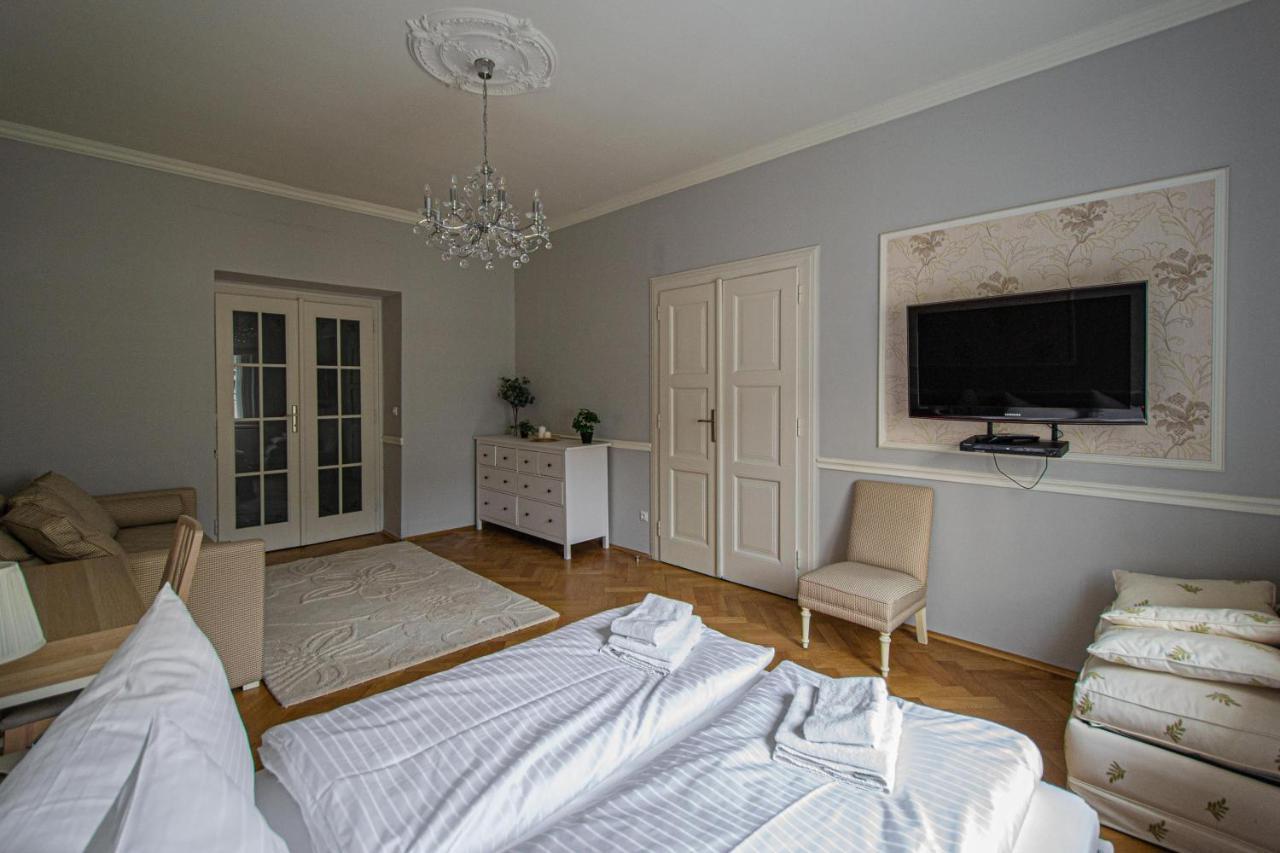 Luxury Central 150M2 Apartment On Wencelas Square With Private Garage Prague Exterior photo