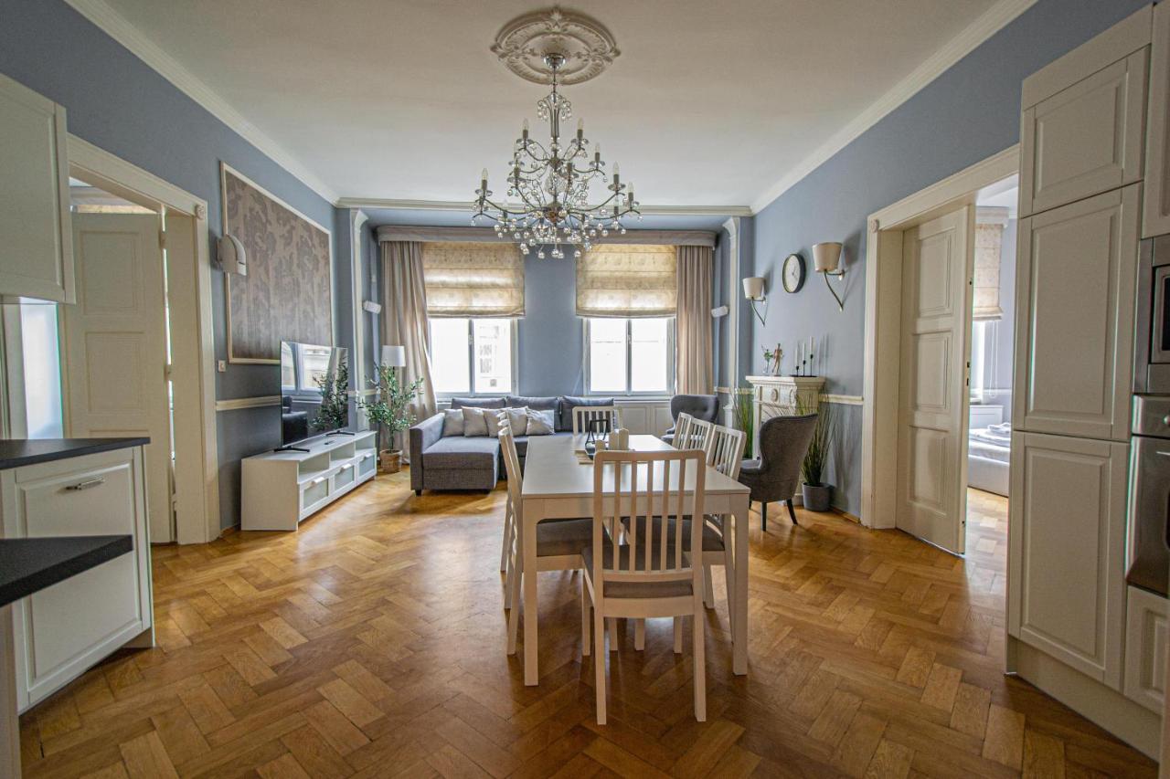 Luxury Central 150M2 Apartment On Wencelas Square With Private Garage Prague Exterior photo