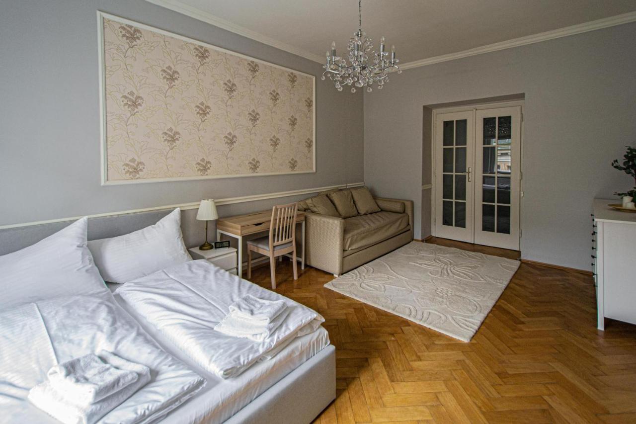 Luxury Central 150M2 Apartment On Wencelas Square With Private Garage Prague Exterior photo