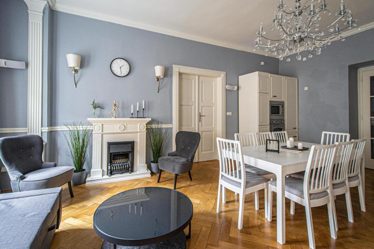 Luxury Central 150M2 Apartment On Wencelas Square With Private Garage Prague Exterior photo