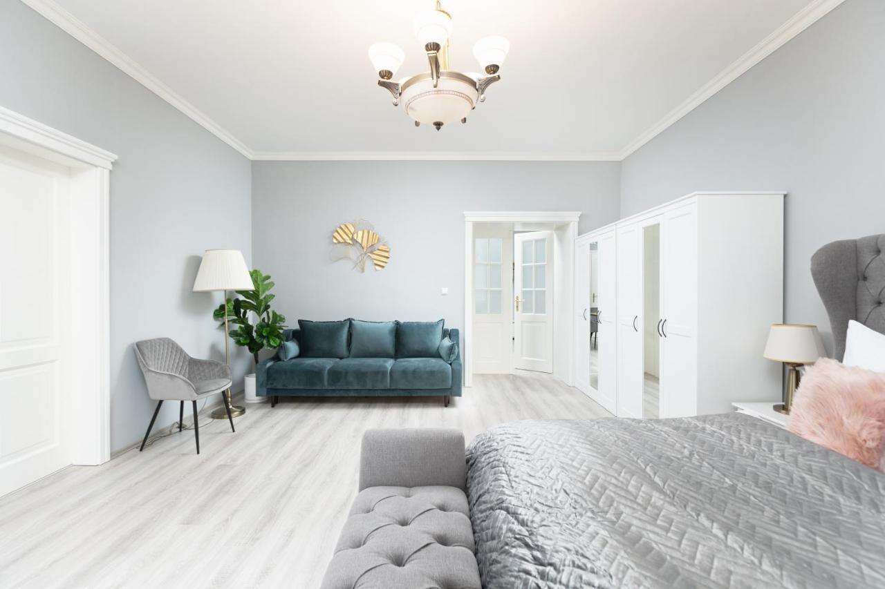 Luxury Central 150M2 Apartment On Wencelas Square With Private Garage Prague Exterior photo